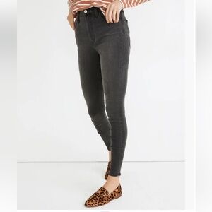 Madewell 9" Mid-Rise Roadtripper Supersoft Jeans in Ashmont Wash size 32